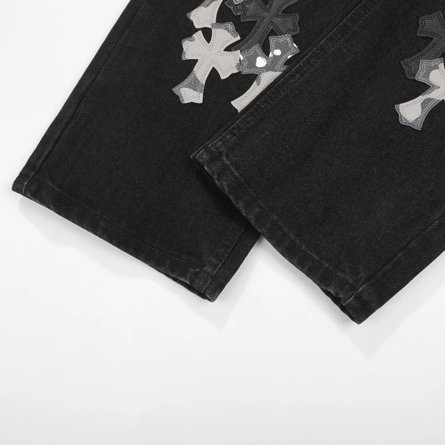 P260 Chrome Hearts Chrome Hearts Black Multi-leather Elements Full of Details Washed Jeans Authentically Restore the Ultimate Vintage Texture Three-Dimensional Fit Loose and Comfortable, Not Slimming Appearing Tall and Slim Made by a Manufacturer Original Quality Control Same Style for Men and Women Can Be Matched for Couples Versatile Recommendations Must-Have Jeans for All Seasons Fashionistas Have Been Disappointed From the Quality Selection of Fabrics, Cutting of Details, and Matching of Patterns, Everything Is Impeccable! The upper body is so handsome when worn...it can be easily worn by men, women and children! The craftsmanship is made of heavy-duty washed pure cotton denim fabric. After washing, it is soft and thick and looks very stylish when worn. Color: black Size: 28 30 32 34 36